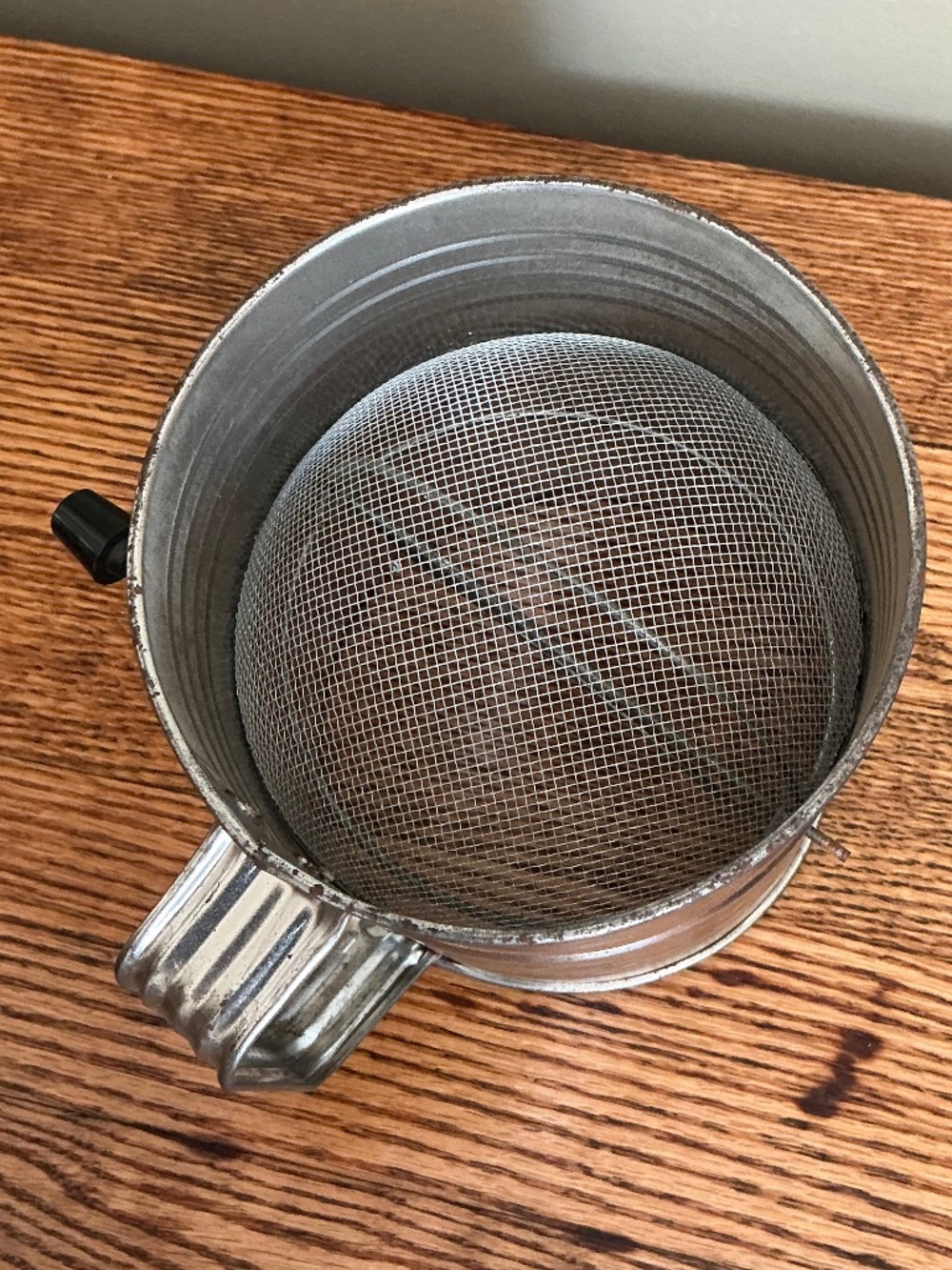 Vintage Bromwell 5 Cup Flour Sifter Measuring Kitchen Tool Metal USA - Picture 10 of 10